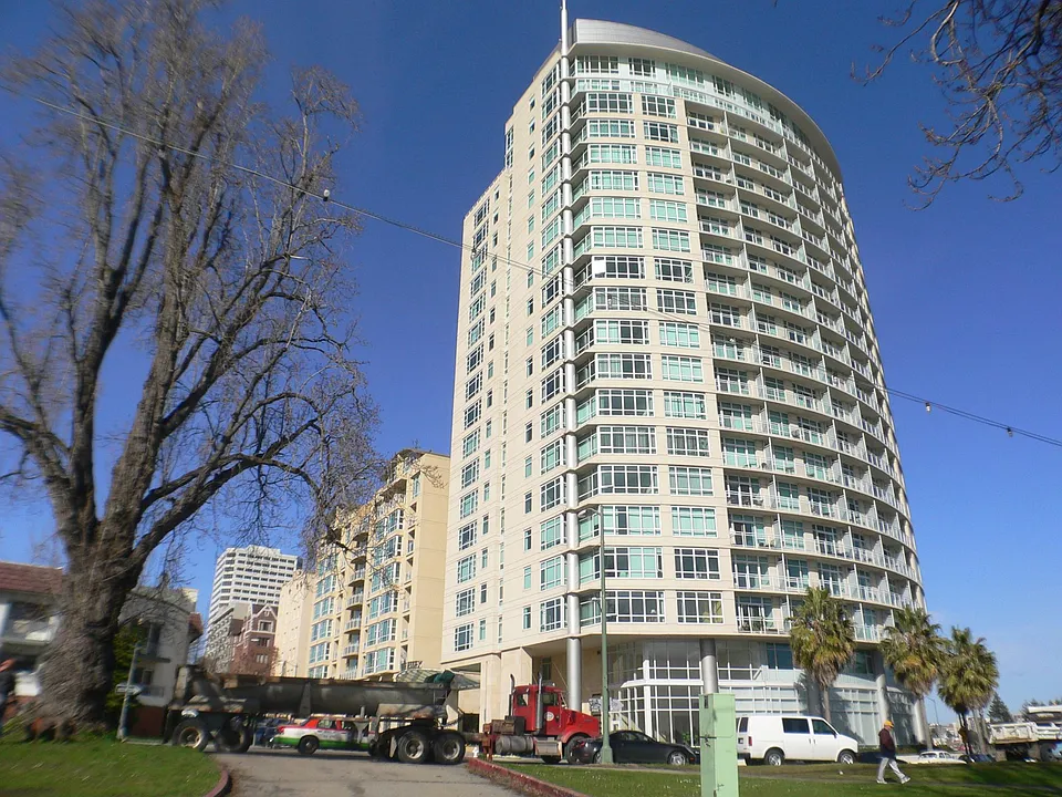 1 Lakeside Dr #208