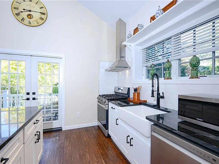 24 Anthony St — Photo 10