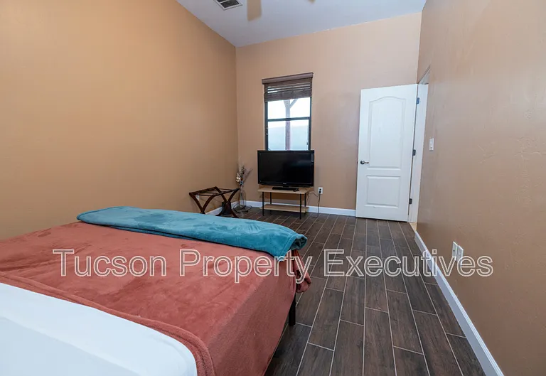 123 E Castlefield Cir — Photo 22