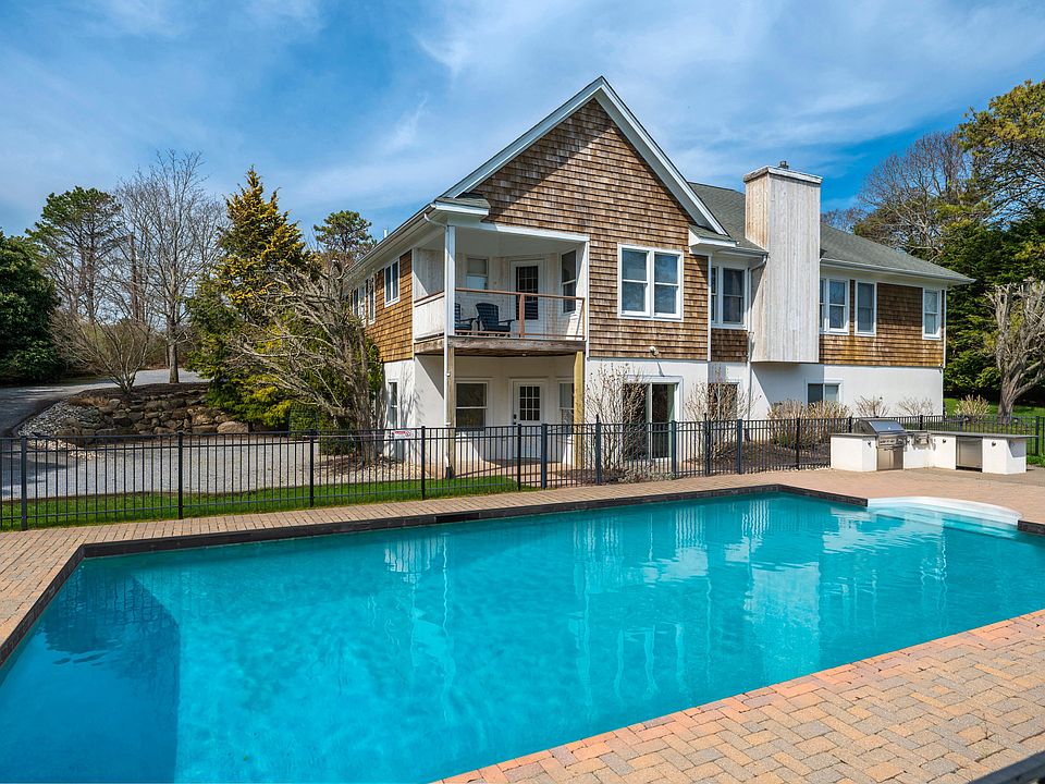 1st image of 10 Peconic View Ct