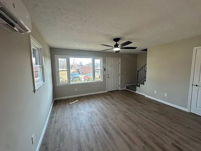 2 bed, 920 sqft, $1,050 — Photo 4