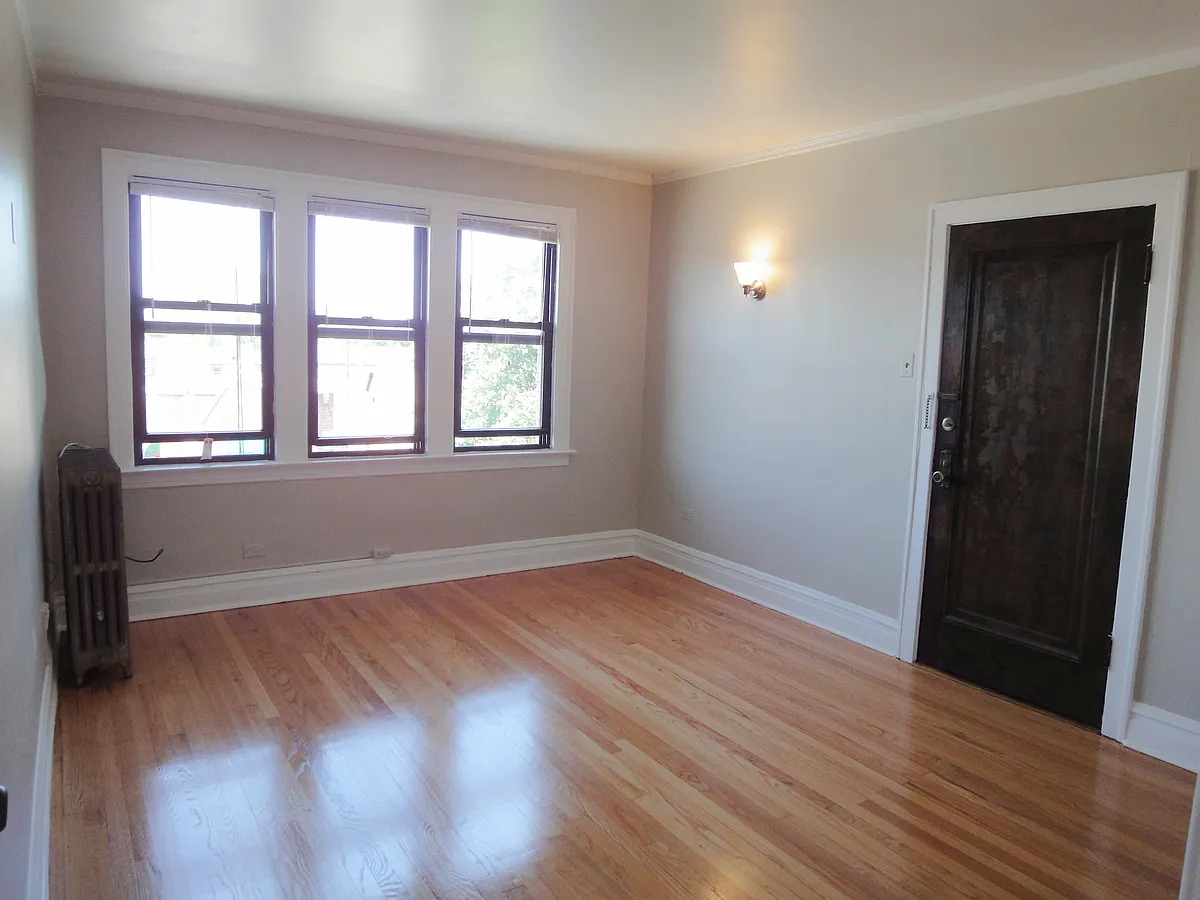 Building Photo - 1939 Grove Ave #203