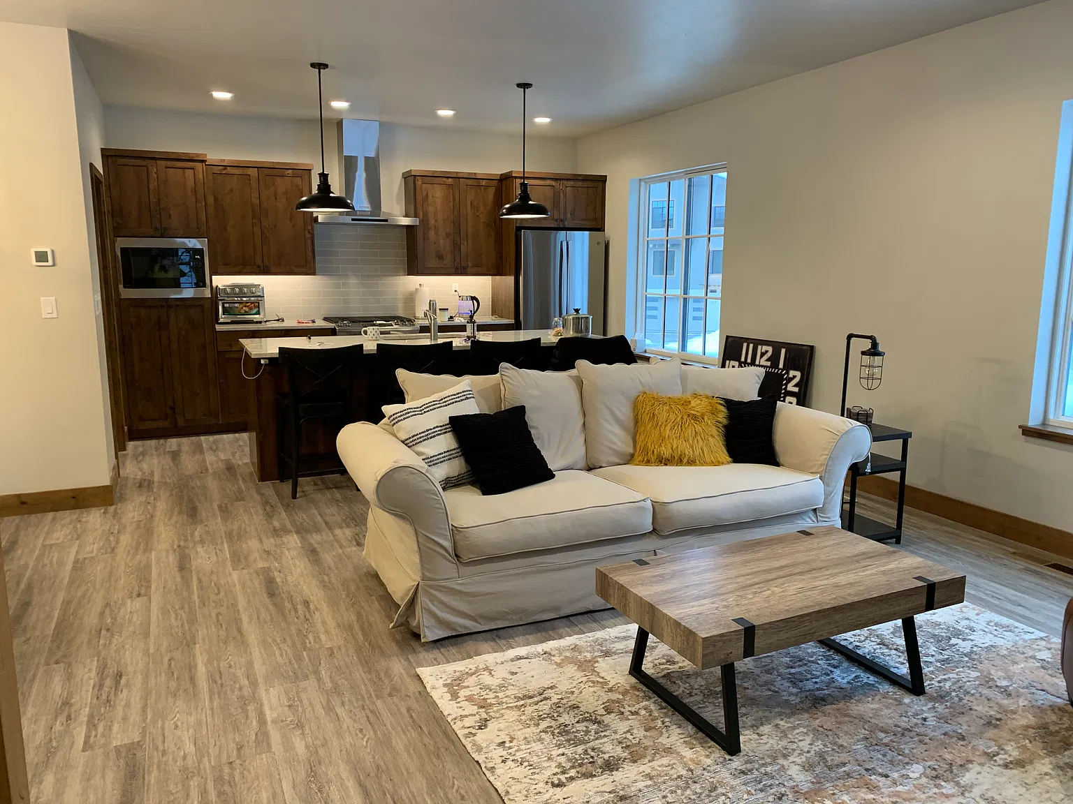 3 bed, 2.5 bath, 1706 sqft, $3,000 — Photo 2