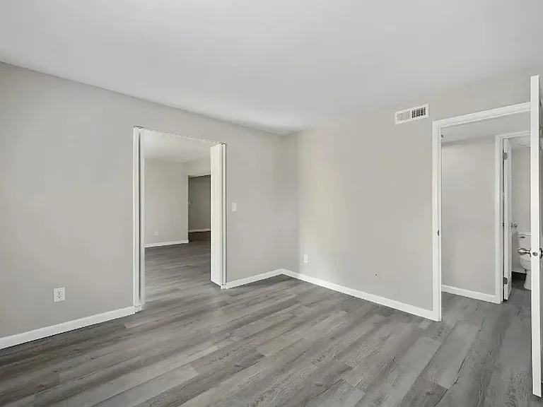Finneytown Apartments & Townhomes — Photo 8