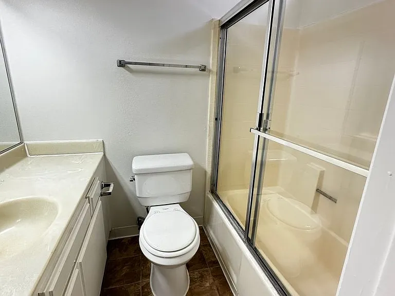445 E Tujunga Ave — Photo 14