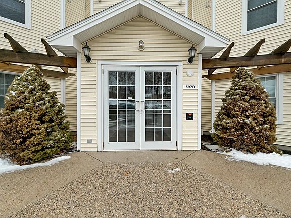 2nd image of 597R Lafayette Road #105