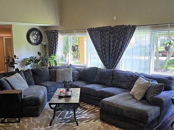 4th image of 1323 Golf Ave
