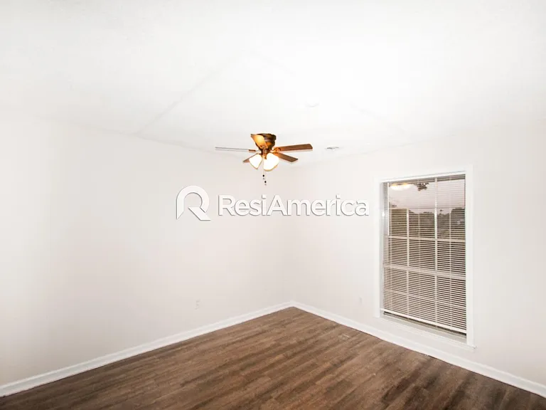 1106 Rasco Rd W — Photo 8