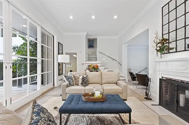 2301 S Miami Ave — Photo 45