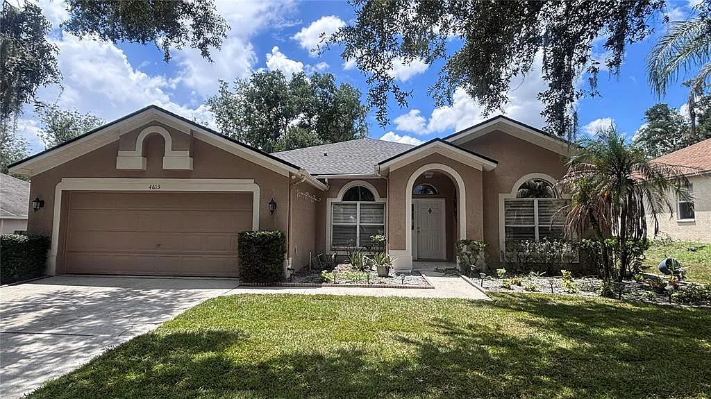 3 bed, 2.0 bath, 2282 sqft, $3,200 — Photo 1