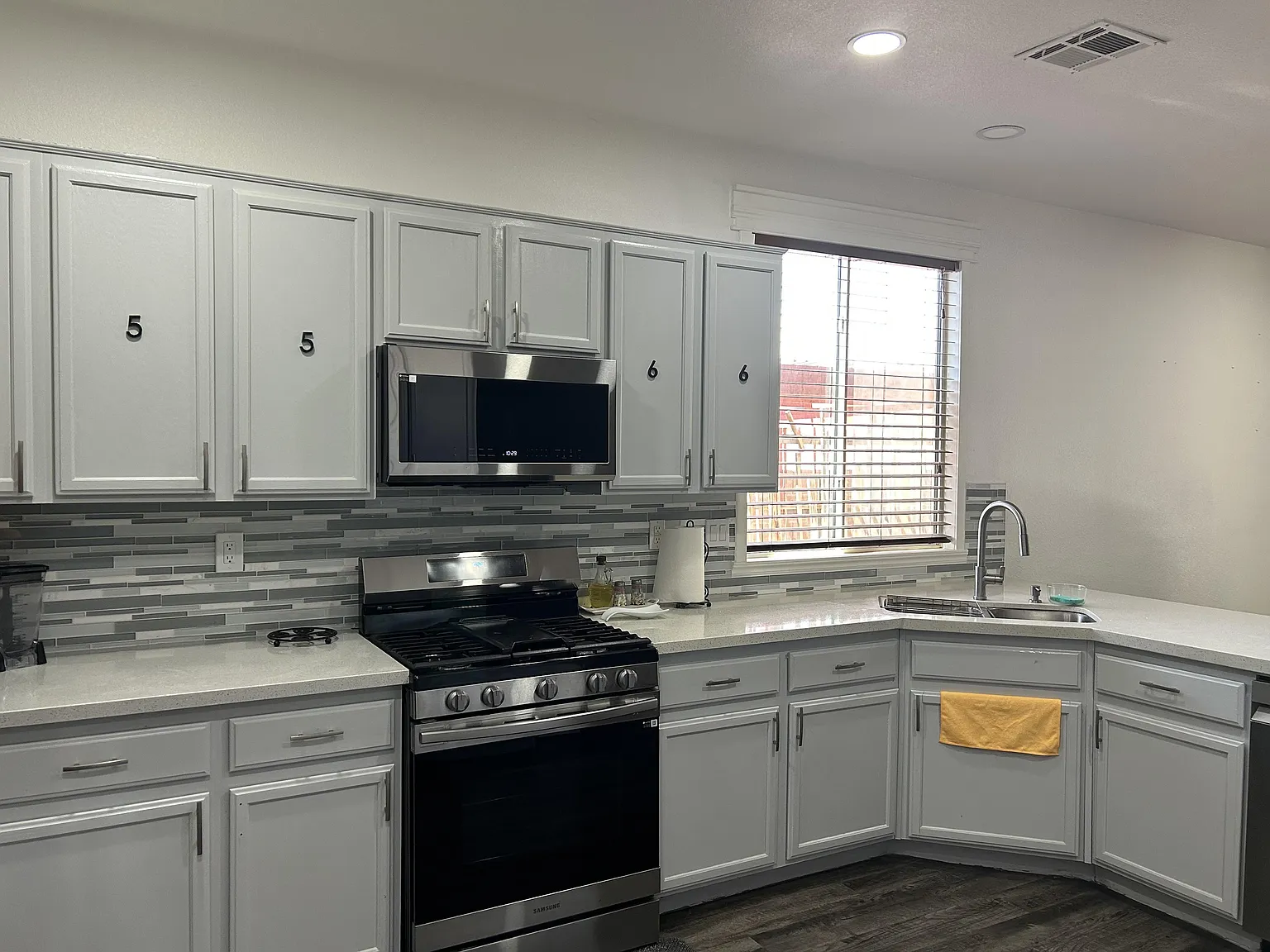 4 bed, 2.0 bath, 6969 sqft, $979 — Photo 4