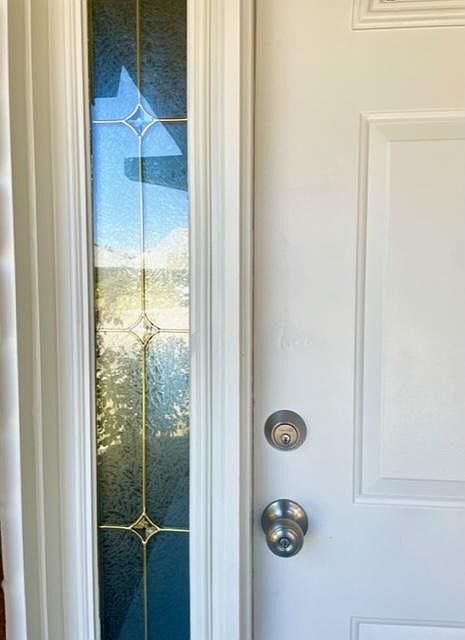 Bright sidelight at entrance. Come on in.