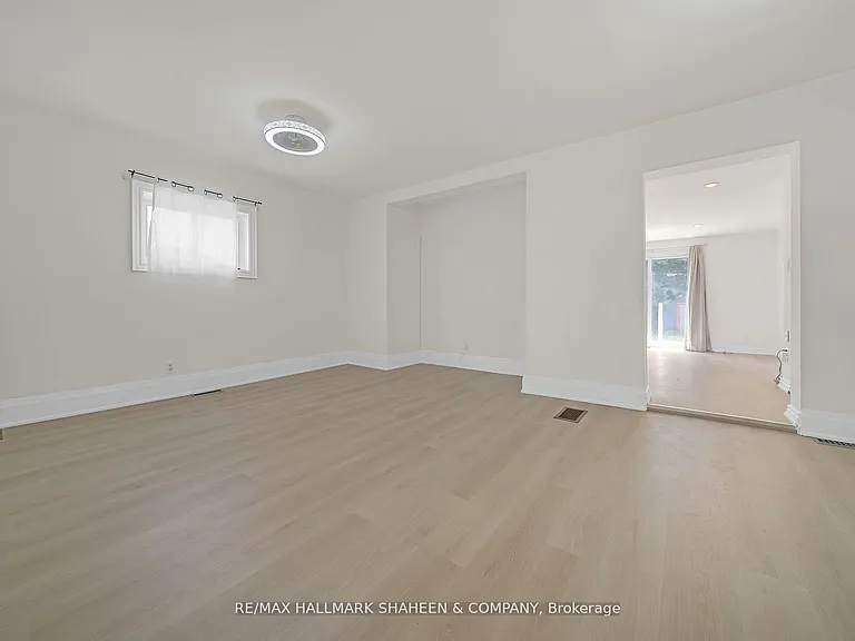 203 Quebec St — Photo 9