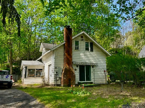 4 Ireland Dr, Fort Johnson, NY 12070