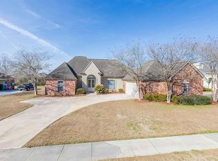 7041 Lakecrest Dr, Zachary, LA 70791