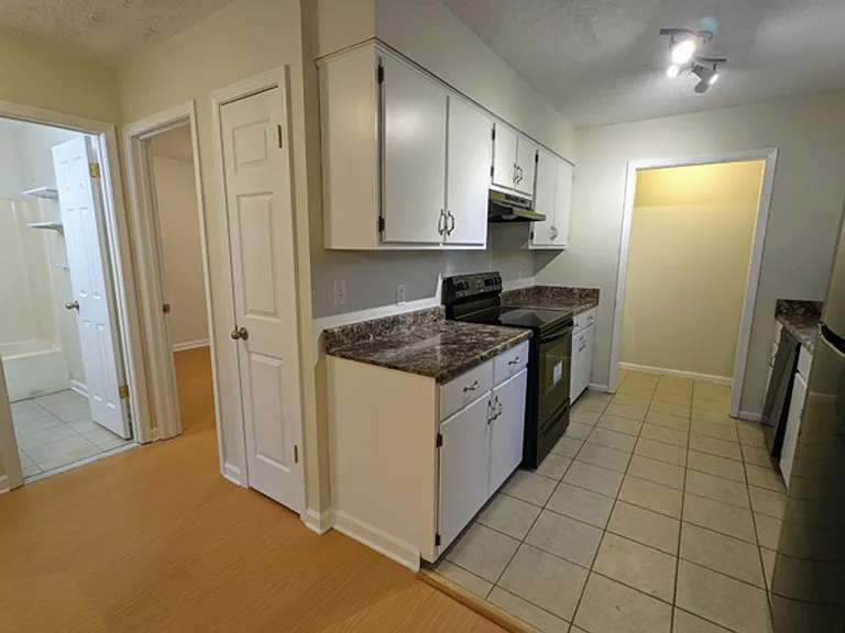 1860 Skyline Dr — Photo 6