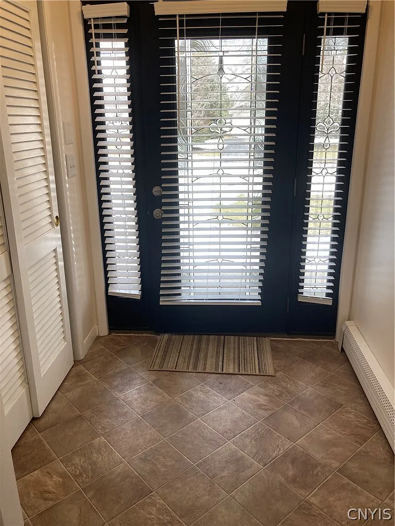 3 bed, 2.0 bath, 1576 sqft, $2,450 — Photo 4