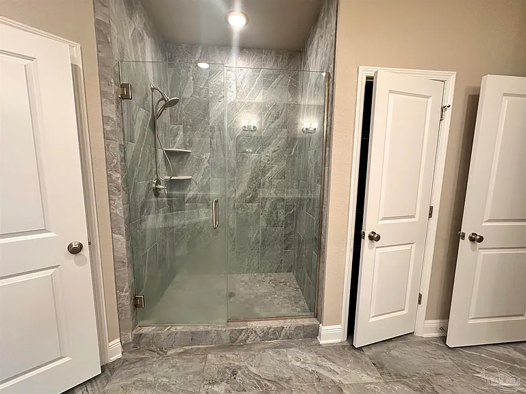 2346 Habersham Ln — Photo 17