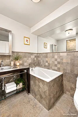 Bathroom, photo 2