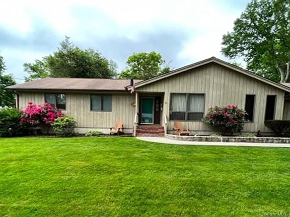 3rd image of 85 Carriage Dr