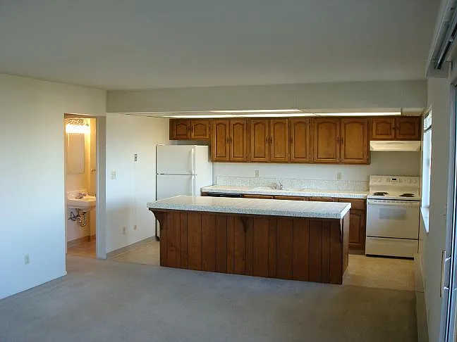 301 Belden St — Photo 3