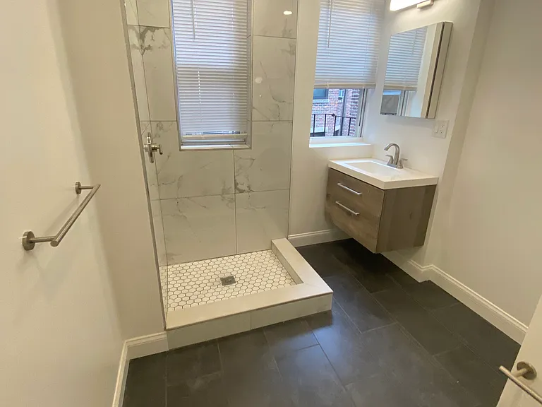 51 Queensberry St #6 — Photo 4