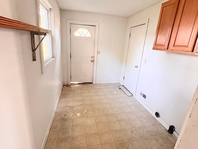 670 N Walnut St — Photo 16