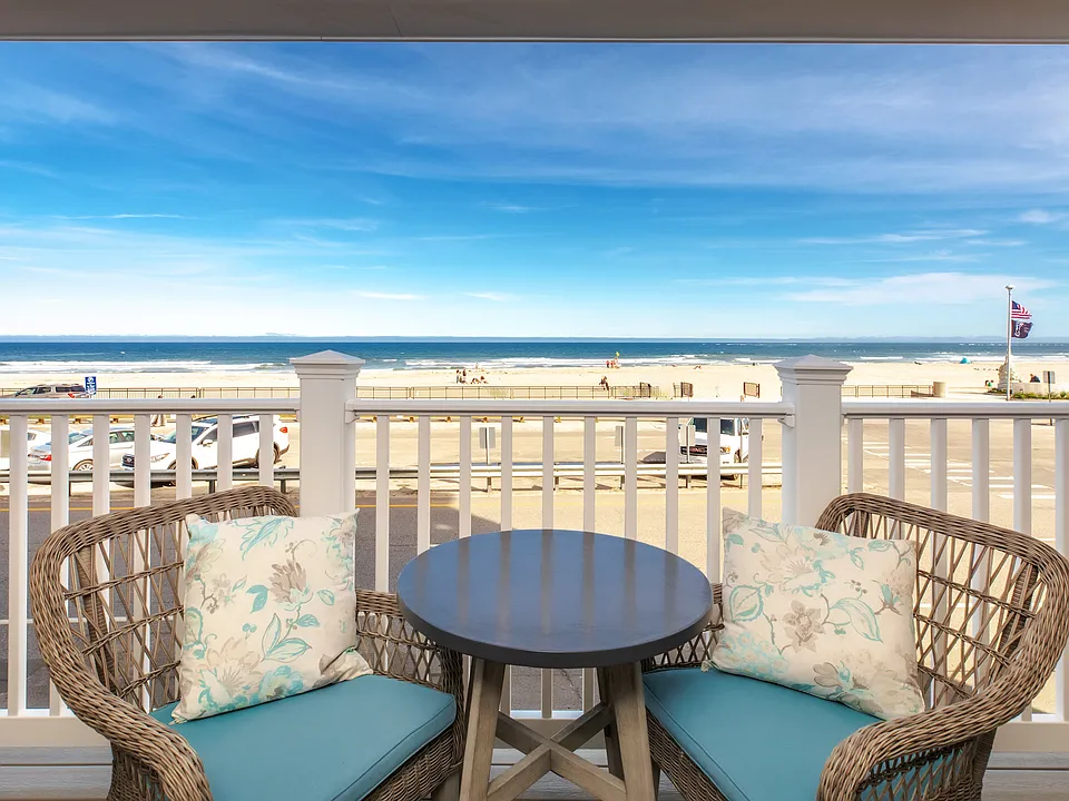 315 Ocean Blvd #203