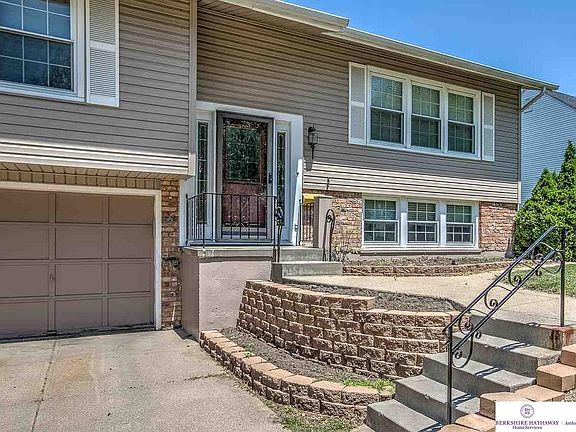 3rd image of 9710 Erskine St