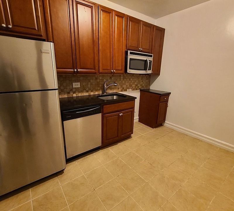 1st image of 1730 E 18th St #B2