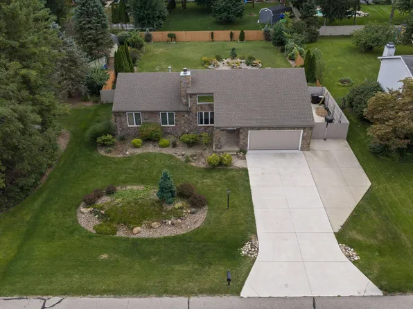 23666 Bel Ridge Dr, Elkhart, IN 46516