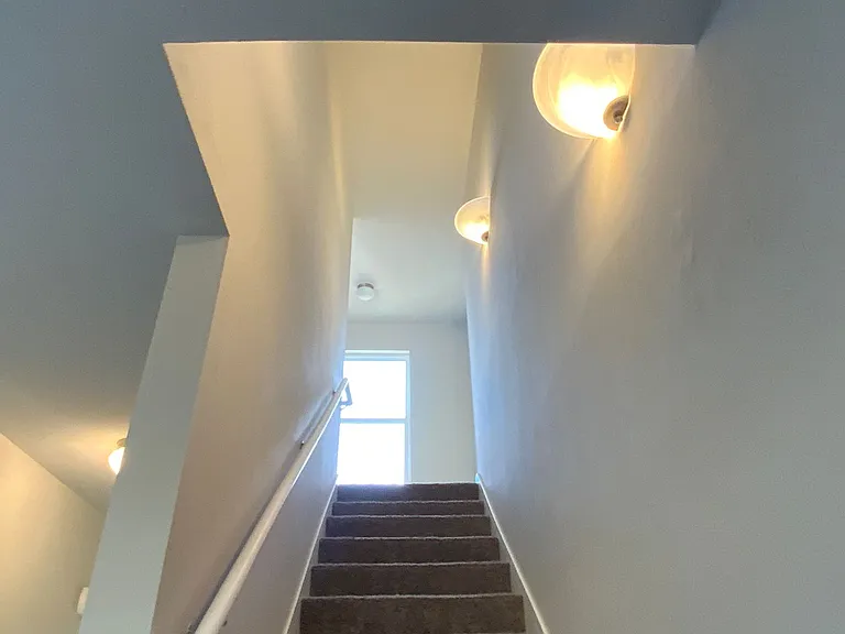 1841 Easton Ln — Photo 17