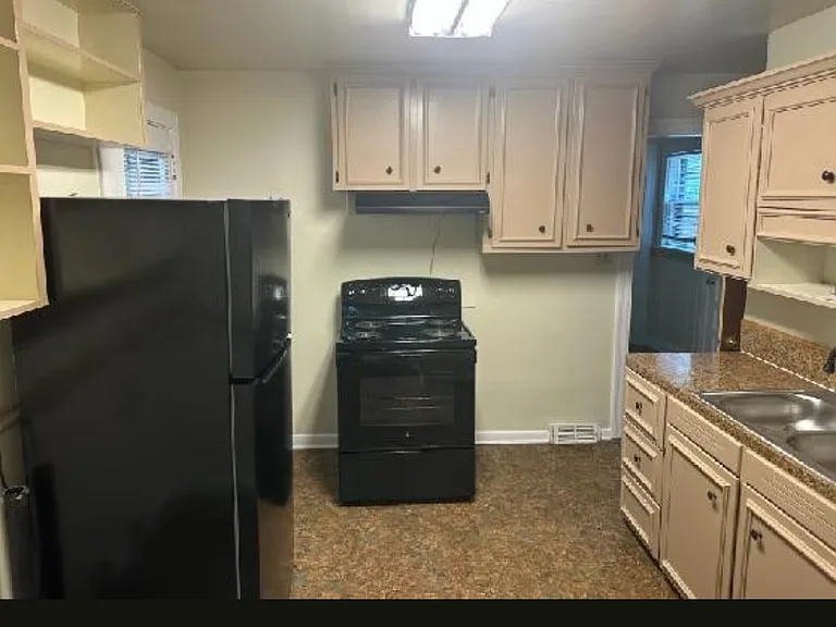 708 Westwood Dr — Photo 11