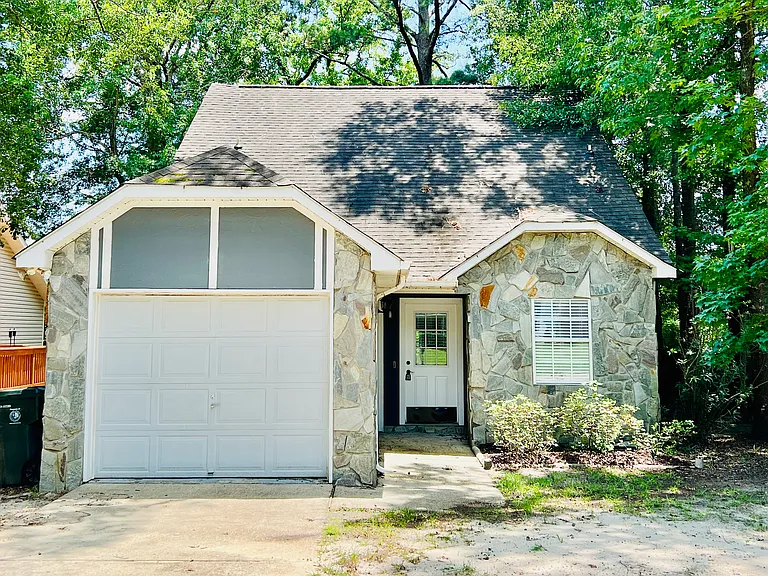 347 Darlington Cir — Photo 1