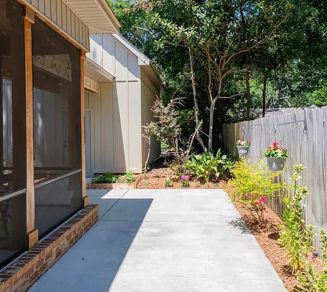 416 Azalea St — Photo 4