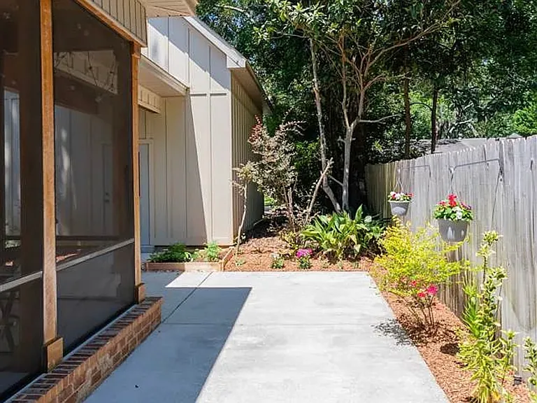 416 Azalea St — Photo 4