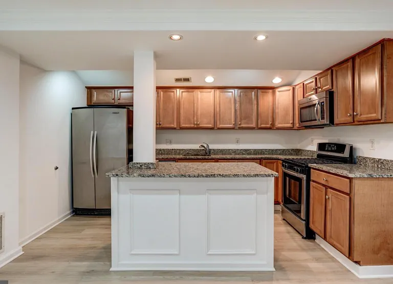 1631 Harvard St NW #B — Photo 2