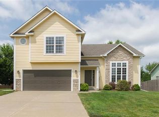 8382 Timber Ridge St, De Soto, KS 66018