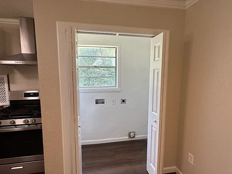 1004 N Erie Ave — Photo 7