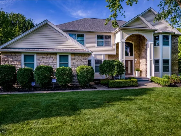 37071 Cherrybank Dr, Solon, OH 44139