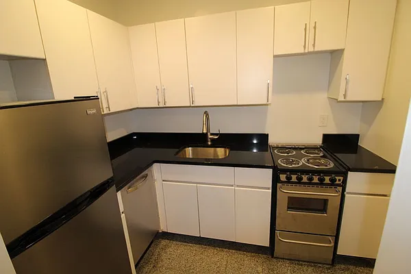 Rented by Mossanen Group | media 10