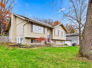 2116 Wildwood Dr, Pekin, IL 61554