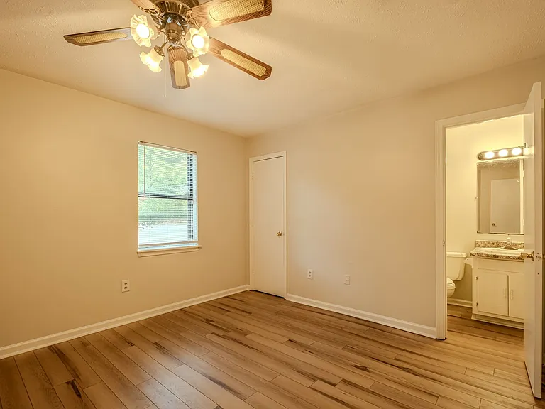 1180 Whit Davis Rd — Photo 8
