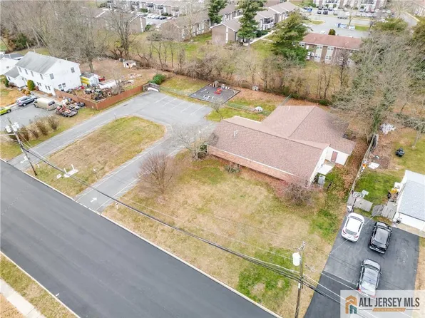 9 Stanworth Rd S, Kendall Park, NJ 08824