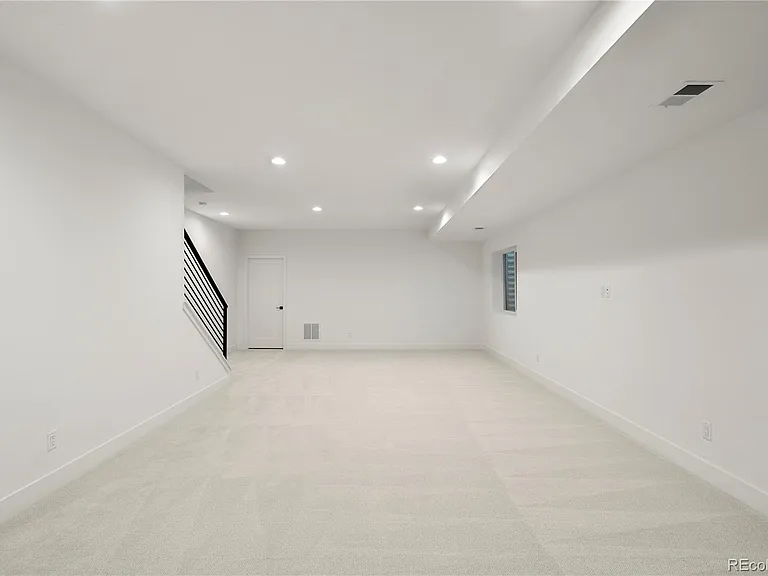 588 Adams St — Photo 15