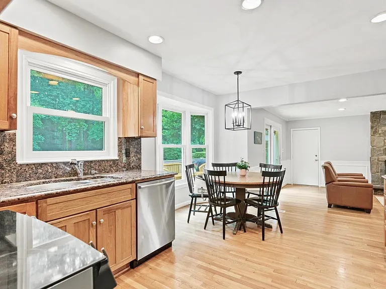11002 Warwickshire Dr — Photo 20