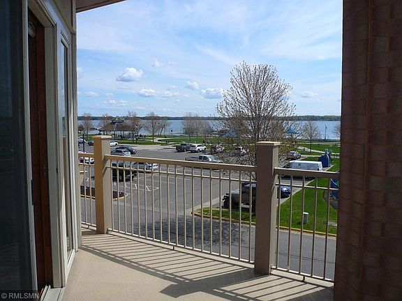 2nd image of 25 Lake St N Unit It