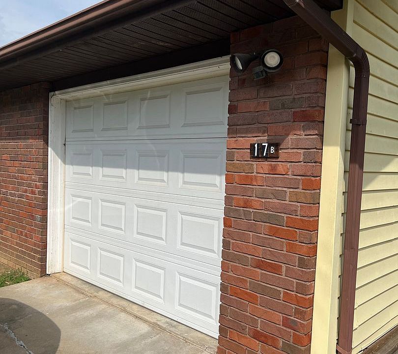 1st image of 17 Lakeshore Dr #1