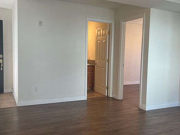 4th image of 4230 52nd St Unit 16