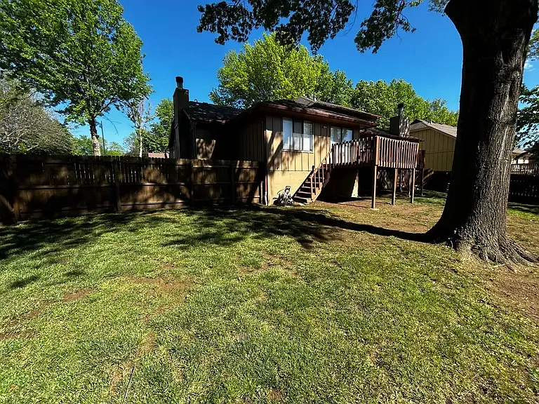 Rear yard 8504 side